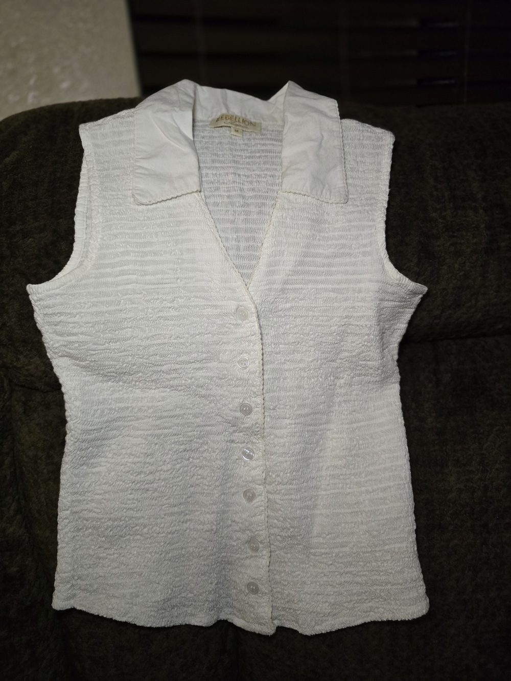 Rebellion Sleeveless Button Front in White Size Medium Like New